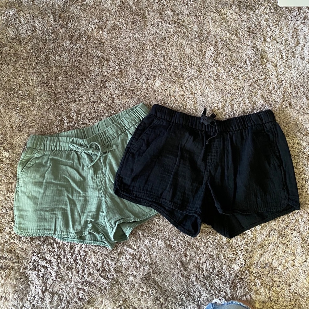 Old Navy women’s linen shorts.